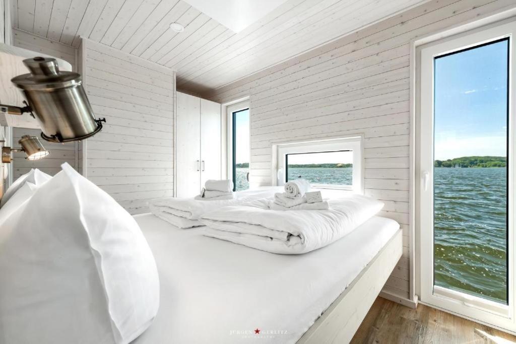 Hausboot Gluecksmomente Mit Dachterrasse In Schleswig Am Ostseefjord Schlei Extérieur photo