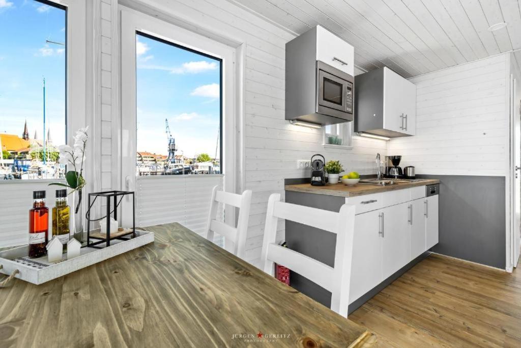 Hausboot Gluecksmomente Mit Dachterrasse In Schleswig Am Ostseefjord Schlei Extérieur photo