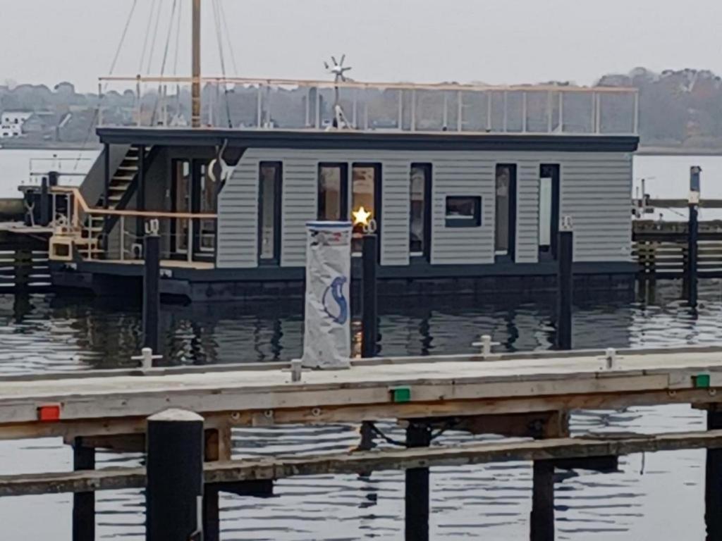 Hausboot Gluecksmomente Mit Dachterrasse In Schleswig Am Ostseefjord Schlei Extérieur photo