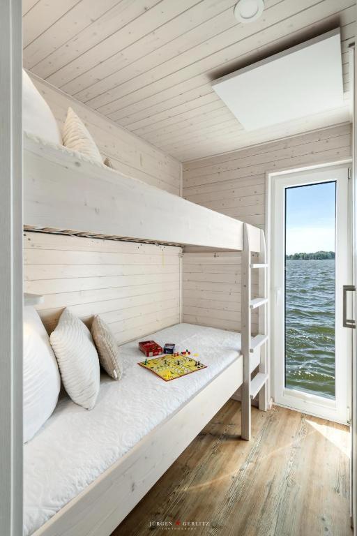 Hausboot Gluecksmomente Mit Dachterrasse In Schleswig Am Ostseefjord Schlei Extérieur photo