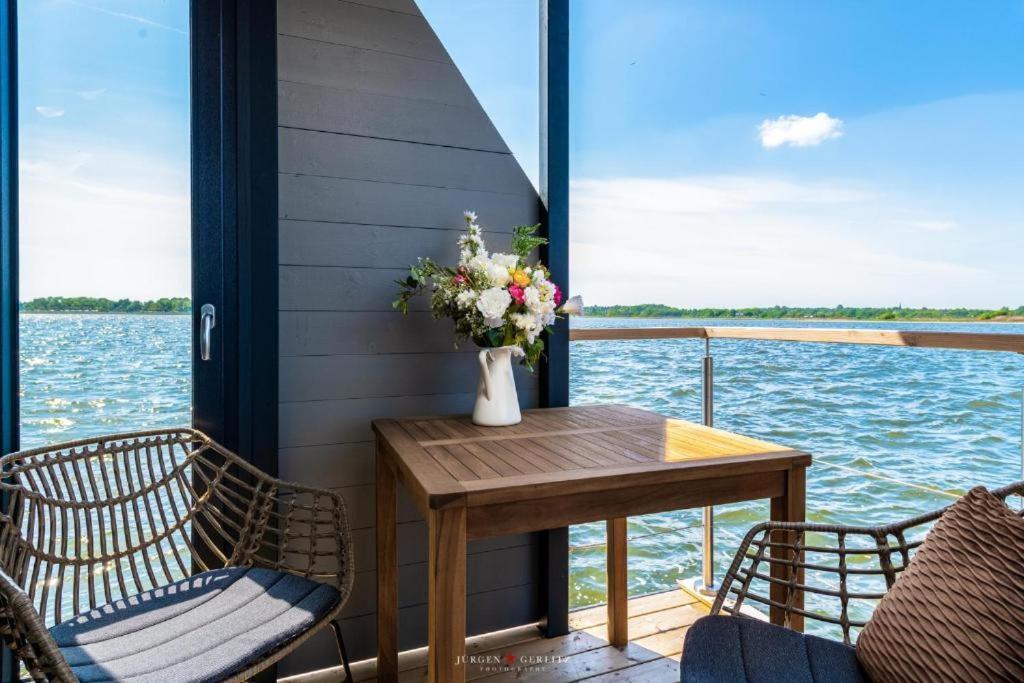 Hausboot Gluecksmomente Mit Dachterrasse In Schleswig Am Ostseefjord Schlei Extérieur photo